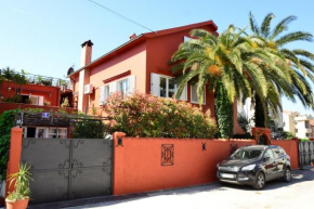 Отель City House Apartments  Тиват